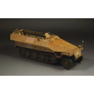 1/30 WWII German SdKfz 251/D Halftrack DAK version G013