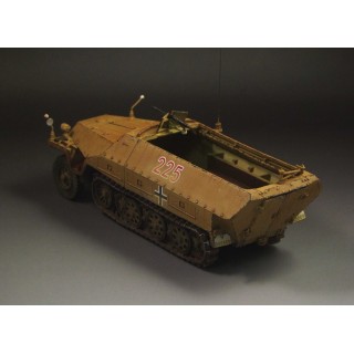 1/30 WWII German SdKfz 251/D Halftrack DAK version G013