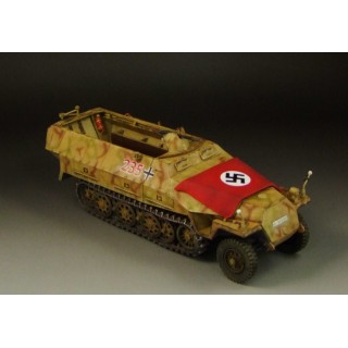 1/30 prebuilt WWII German SdKfz 251/D Halftrack camouflage G015