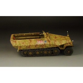 1/30 prebuilt WWII German SdKfz 251/D Halftrack camouflage G015