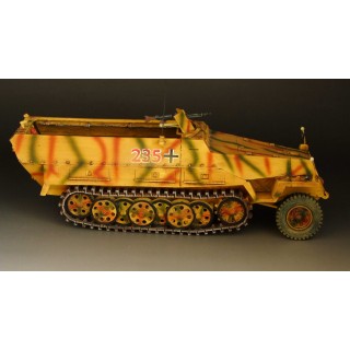 1/30 WWII German SdKfz 251/D Halftrack camouflage G017